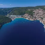 Gorgeous In פלומין