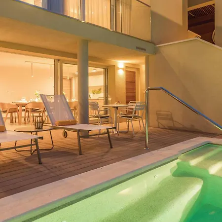 In With Jacuzzi Apartment Plomin
