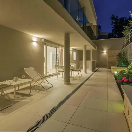 Apartment In With Jacuzzi Plomin