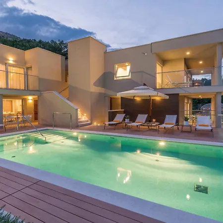 Apartment In With Jacuzzi
