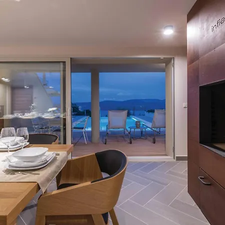 Apartment In With Jacuzzi *