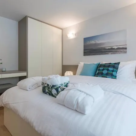 Apartment In With Jacuzzi *