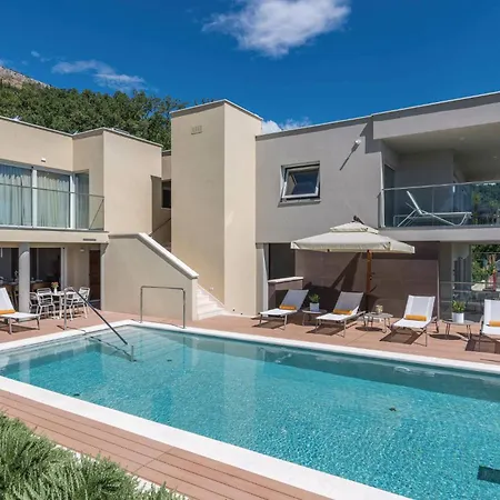 Apartment In With Jacuzzi